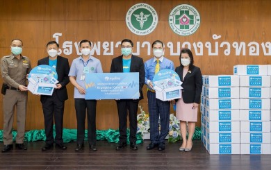 กรุงไทยเคียงข้างทุกพลังใจ มอบ Krungthai Care Box ให้โรงพยาบาลบางบัวทอง