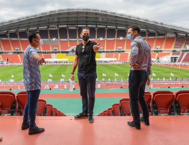 ตัวแทนสโมสรแมนเชสเตอร์ ยูไนเต็ด และ สโมสรลิเวอร์พูล บินตรวจเตรียมความพร้อม ราชมังคลากีฬาสถาน