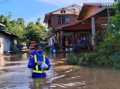 ทิพยประกันภัย ลงพื้นช่วยเหลือผู้ประสบภัยน้ำท่วม จ.อุบลราชธานี