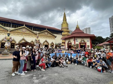 โตเกียวมารีนประกันชีวิตนำผู้พิชิตคุณวุฒิล่องเรือสำราญ เยี่ยมชมสำนักงานประจำภูมิภาคเอเชียประเทศสิงคโปร์