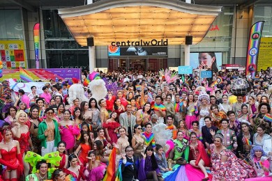 เซ็นทรัลเวิลด์ ฉลอง Pride Month สุดยิ่งใหญ่ สร้างปรากฏการณ์รวม LGBTQIAN+ กว่า 500 ชีวิต